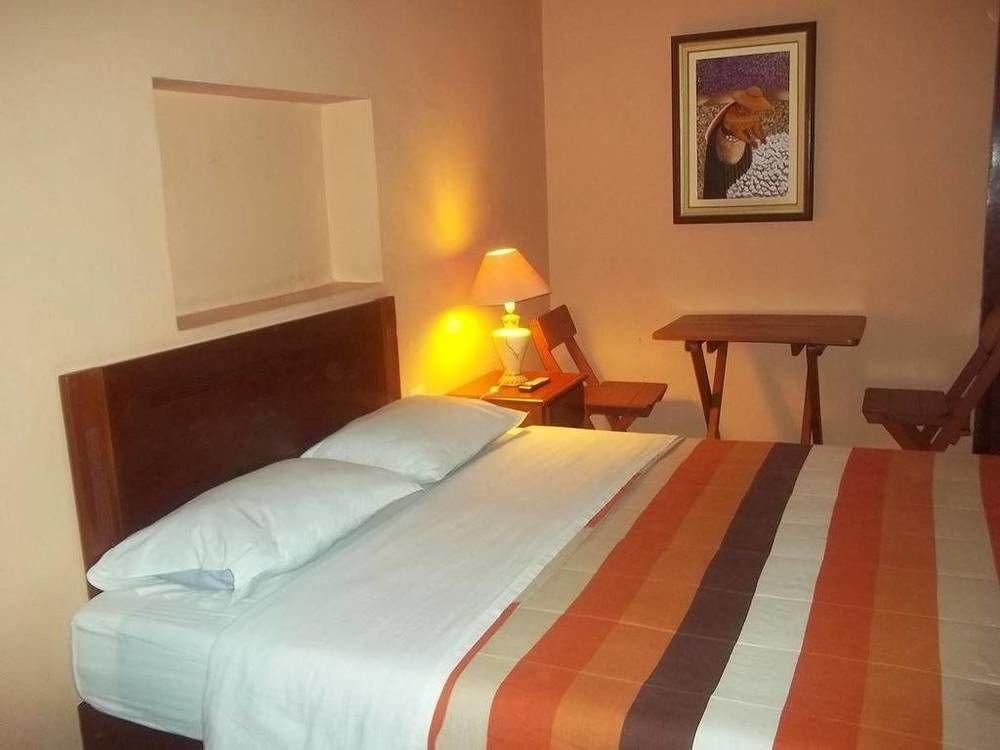Hotel Excalibur Лима Екстериор снимка