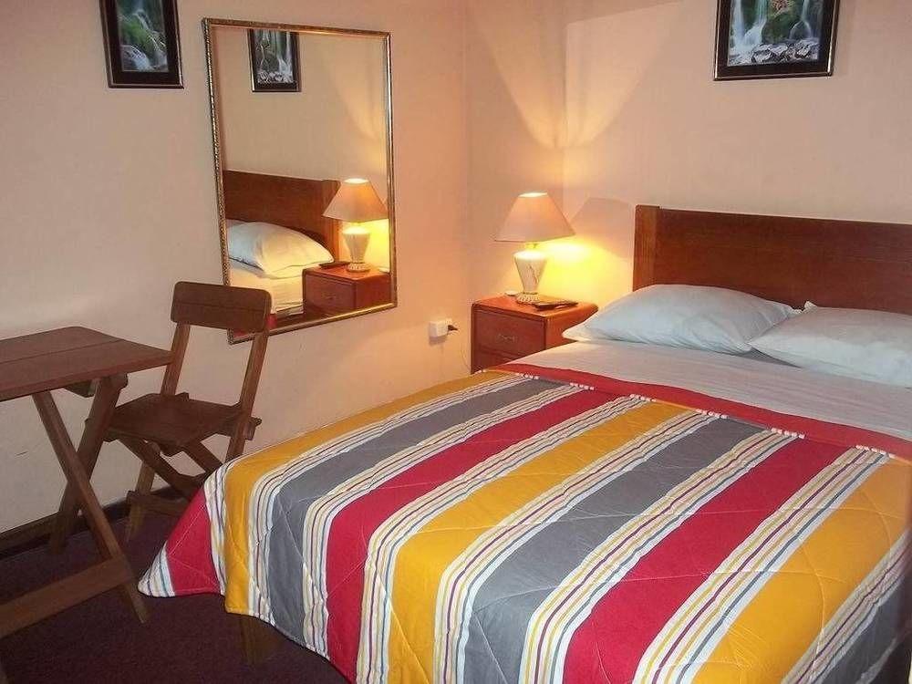 Hotel Excalibur Лима Екстериор снимка