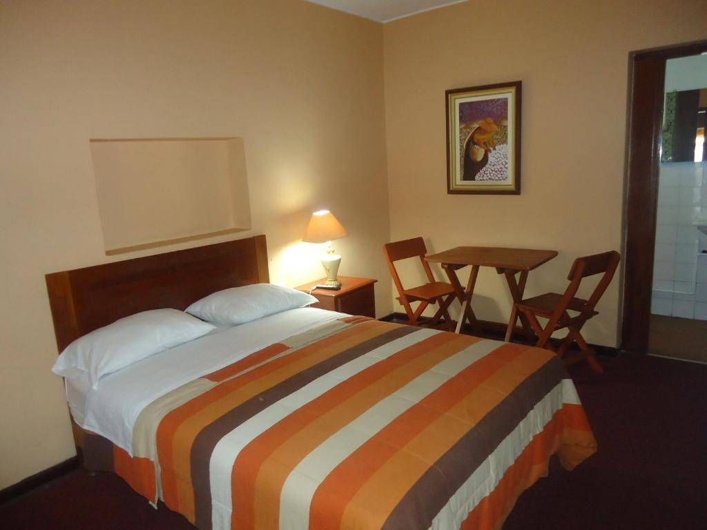 Hotel Excalibur Лима Екстериор снимка
