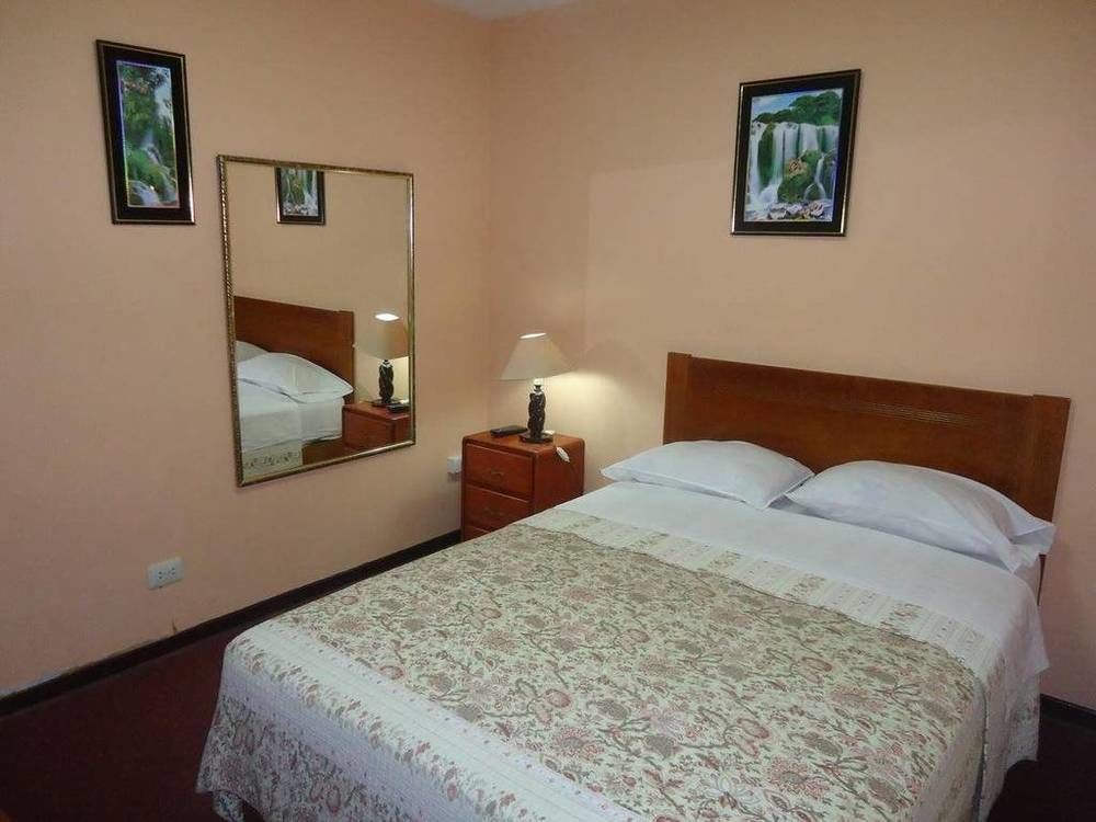 Hotel Excalibur Лима Екстериор снимка